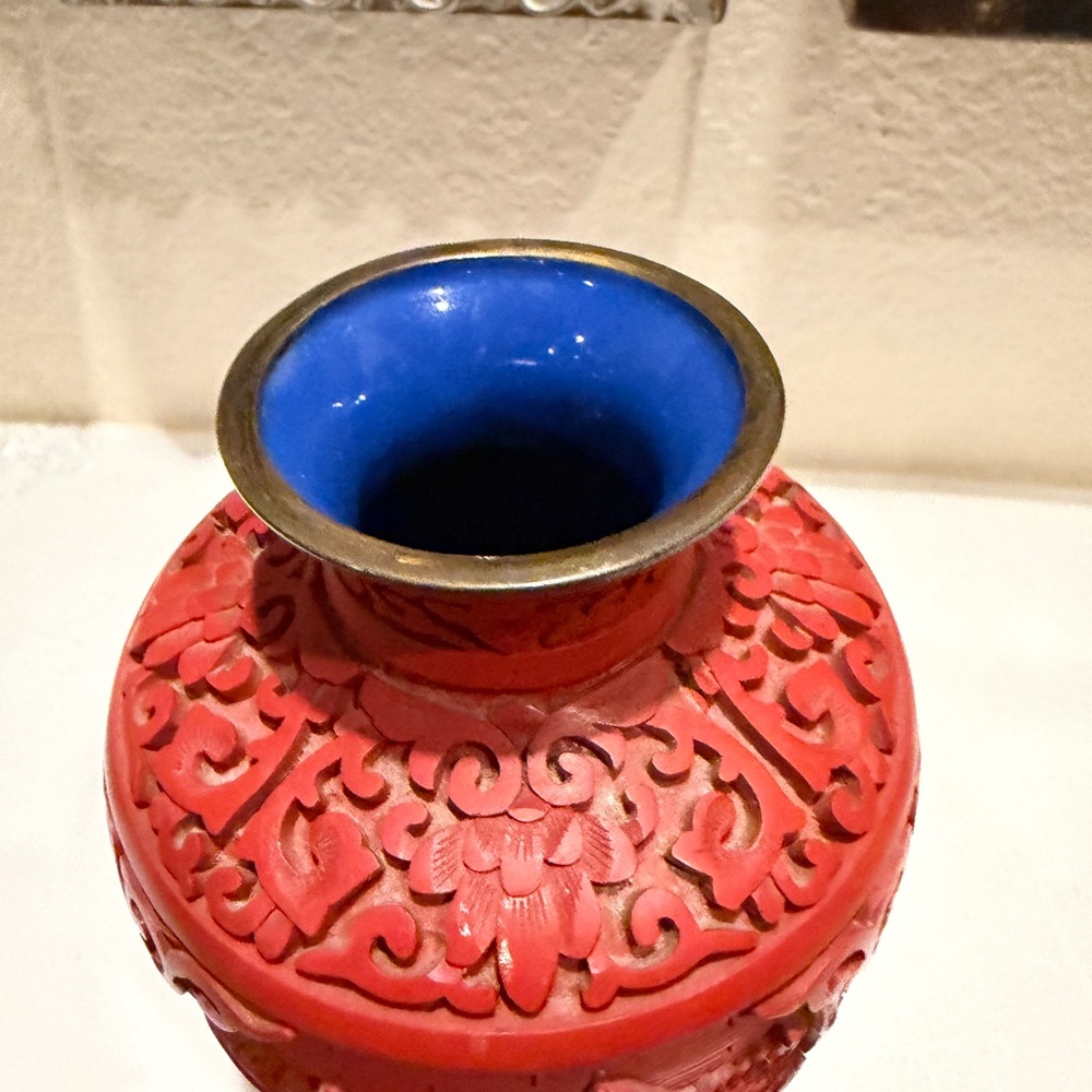 Vintage Chinese Cinnabar Lacquer Vase Hand-Carved Landscape Scene, Blue Enamel - Picture 7 of 7